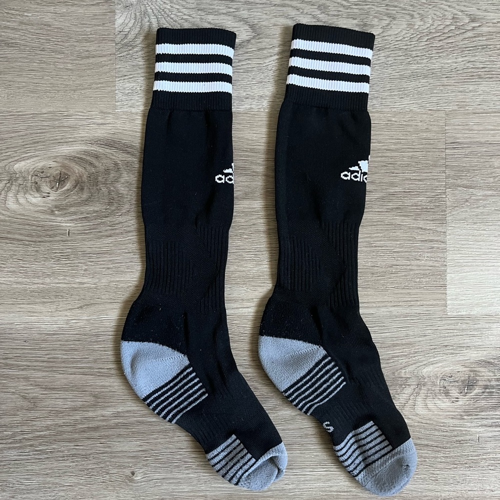Adidas kids youth cushioned soccer socks size Small 6-8Y